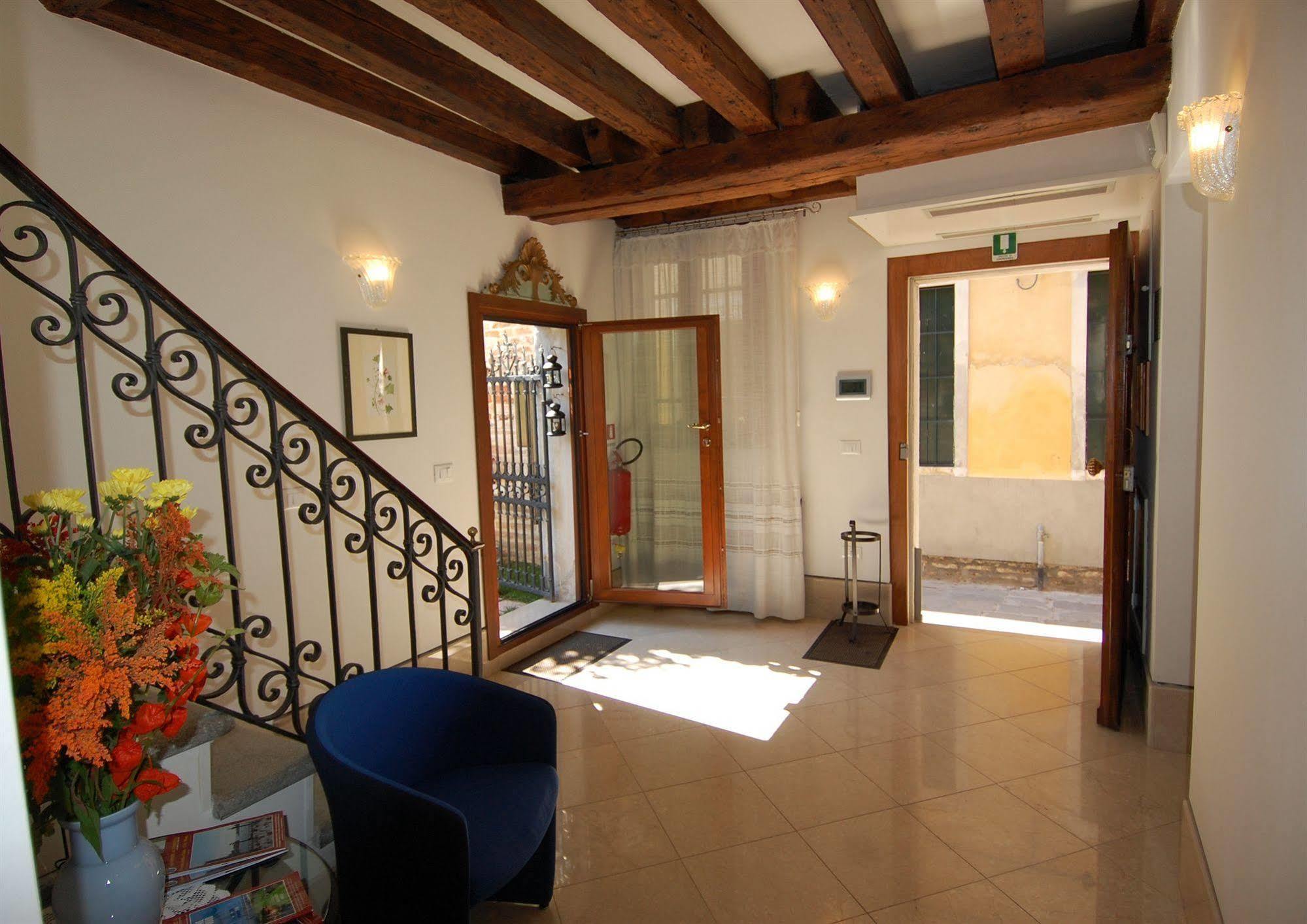 Santa Margherita Guest House Венеция Экстерьер фото
